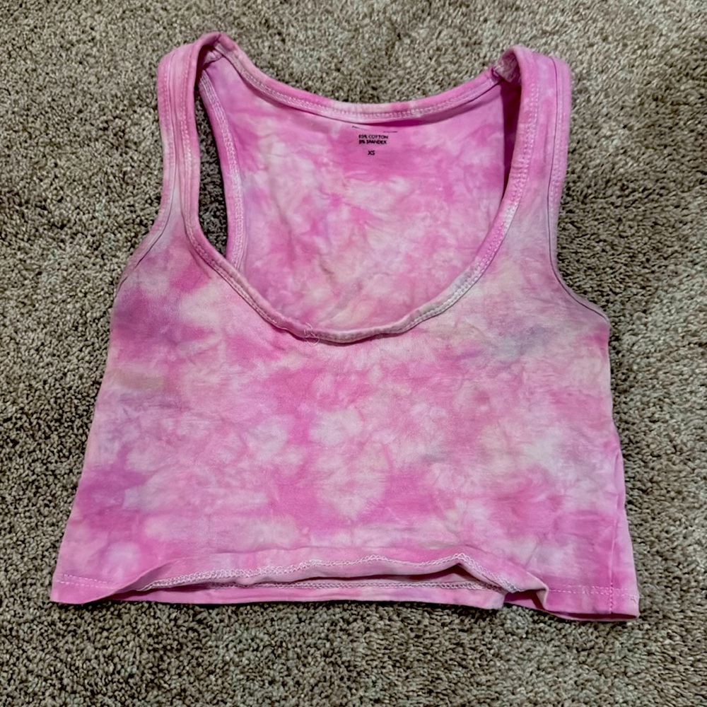 Kendall and Kylie pink tank